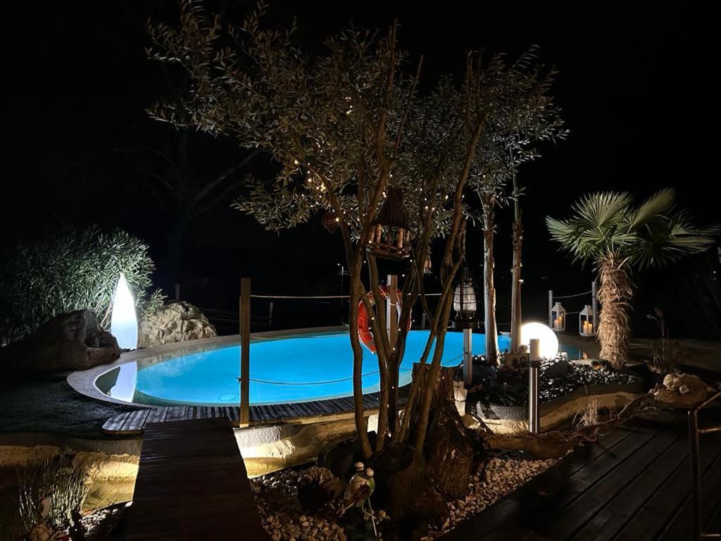 A La Marc'Quize Chambres D'Hotes, Petit Dejeuner Compris, Avec Piscine A Debordement En Exterieur, Bain Nordique A 38 Degres En Prestation Supplement Sur Reservation Horaire Anticipee 1 Place De Parking Gratuite Sur Place Mouxy Exterior foto